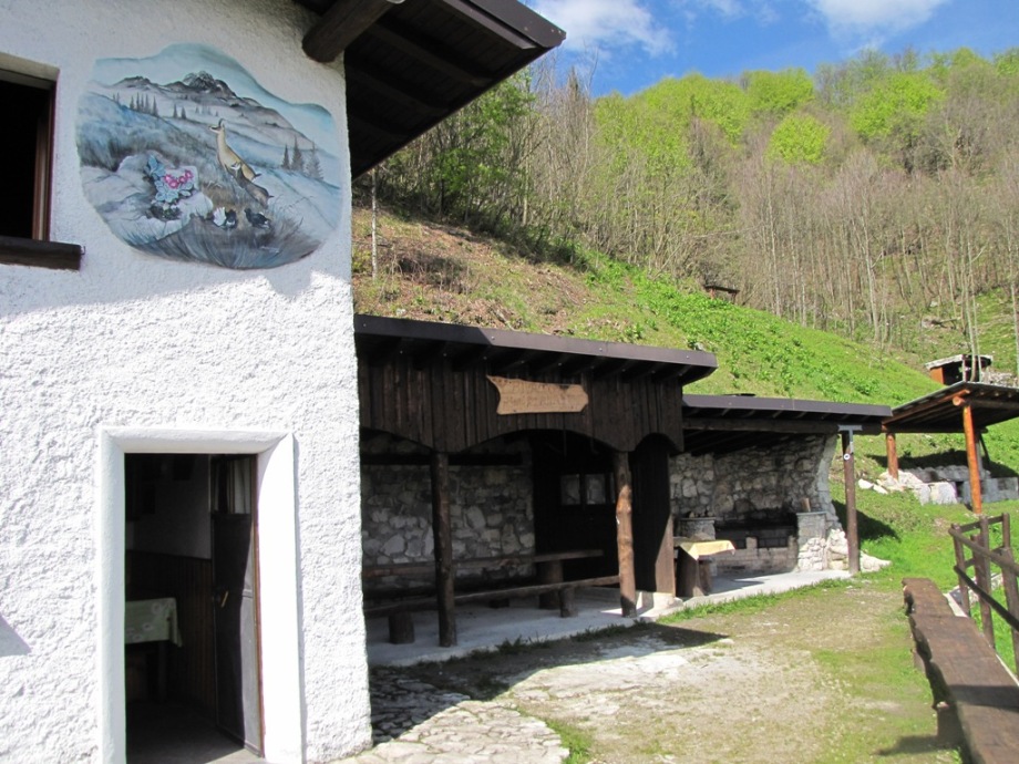 Rifugi e Bivacchi d''Italia.......